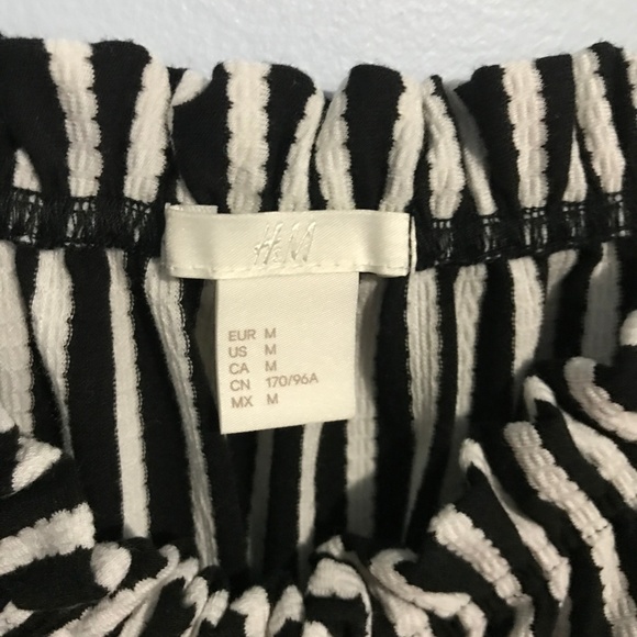 H&M Black and White Off-the-Shoulder Pinstripe Top - Picture 4 of 5